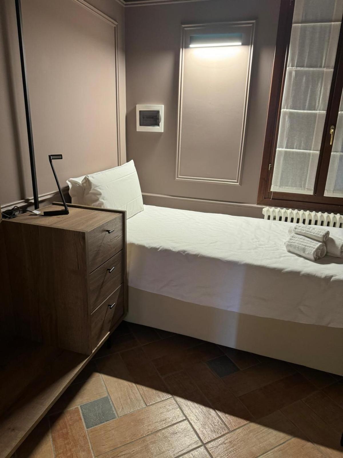 Single Room with Canal View,1589976796:JPEG